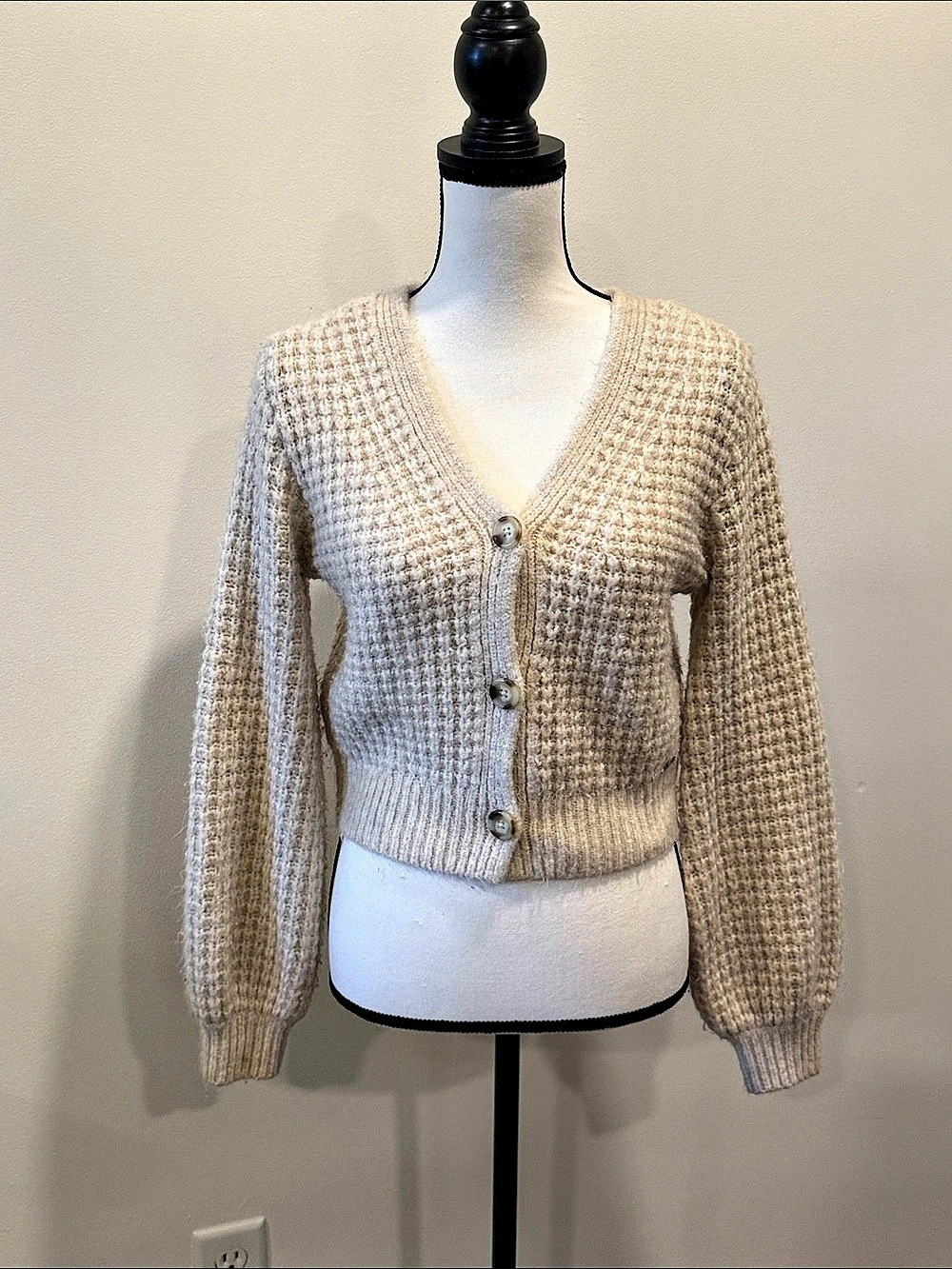 Abercrombie & Fitch Cropped Cream Button Front Cardigan Size Small